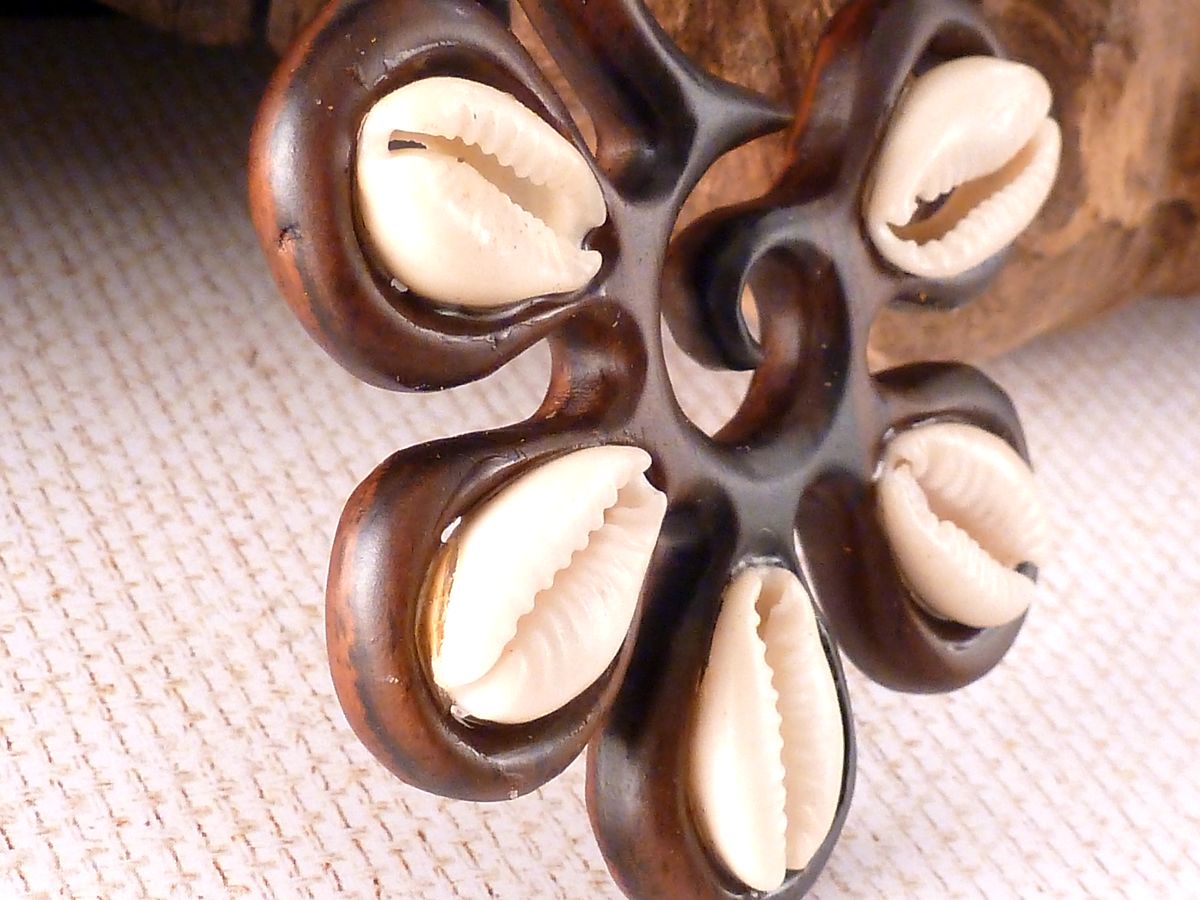 Fake Ohrringe Holz Kauri Schnecke – Bild 2