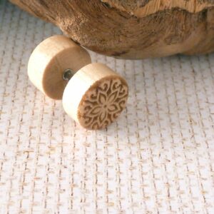 Fake Ohrstecker Holz