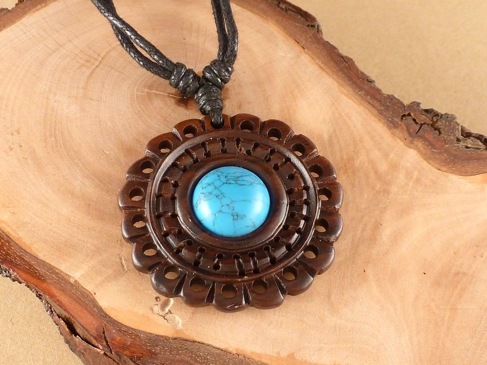 Kette mit Anhänger Holz türkis