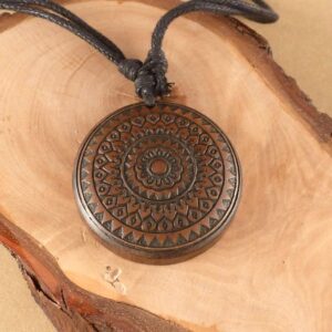 Kette mit Anhänger Holz