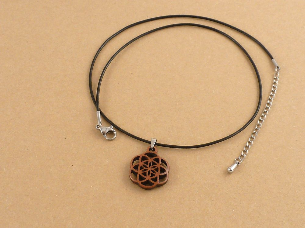 Kette Lederband mit Anhänger Holz – Bild 6