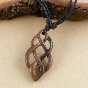 Kette mit Holz Anhänger Keltenknoten