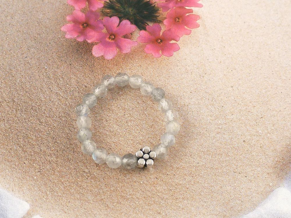 Ring mit Edelstein Labradorit und Blume – Bild 2
