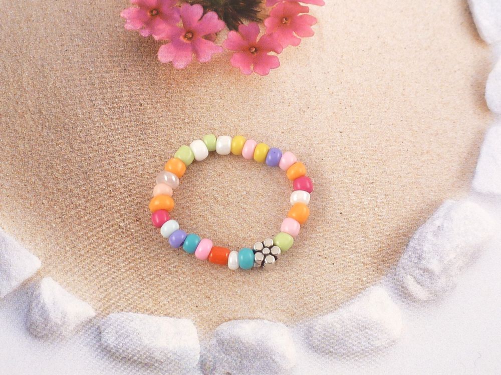 Ring bunte Perlen mit Blume